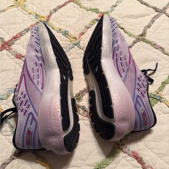 Brooks Women's Running Shoes - Purple and White Size 7.5 - Picture 8 of 8